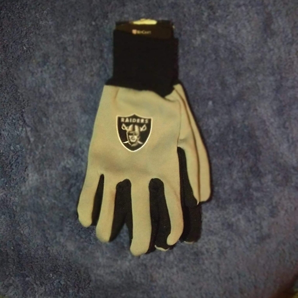 Gloves - Picture 1 of 1